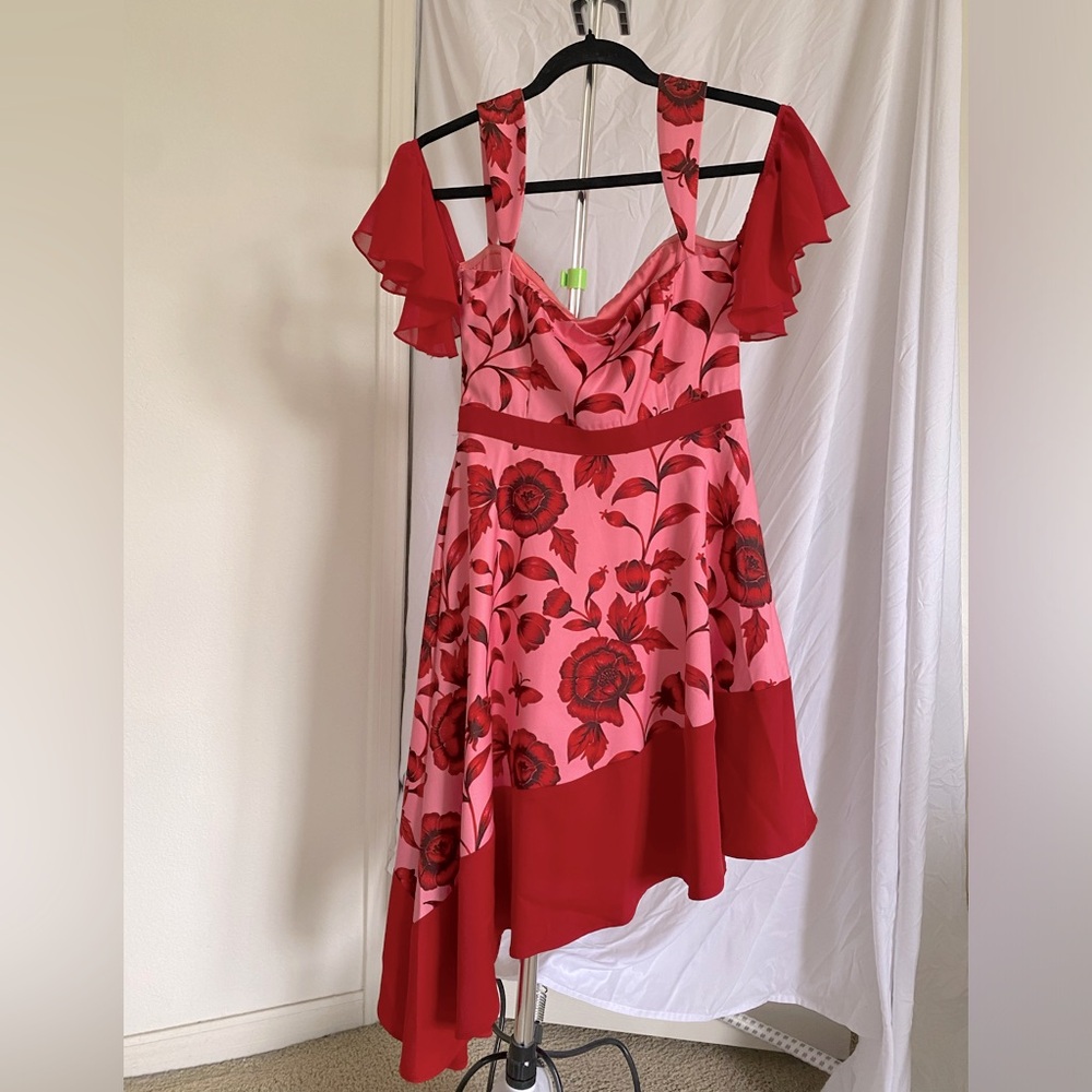 Midi semi-formal spring/summer dress. Never worn !